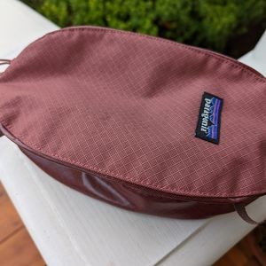 Patagonia Black Hole Cube Small in Rosehip